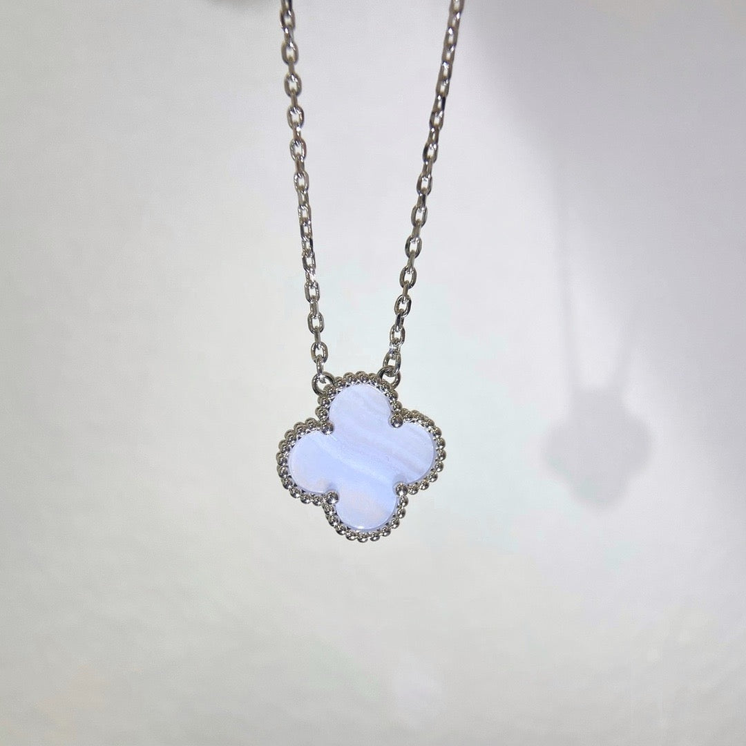 [LUXE] CLOVER 15MM BLUE CHALCEDONY NECKLACE SILVER