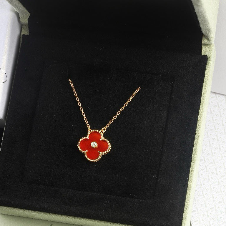 [LUXE] CLOVER 15MM DIAMOND CARNELIAN NECKLACE