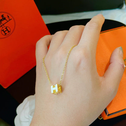 [LUXE]H WHITE SQUARE GOLD NECKLACE