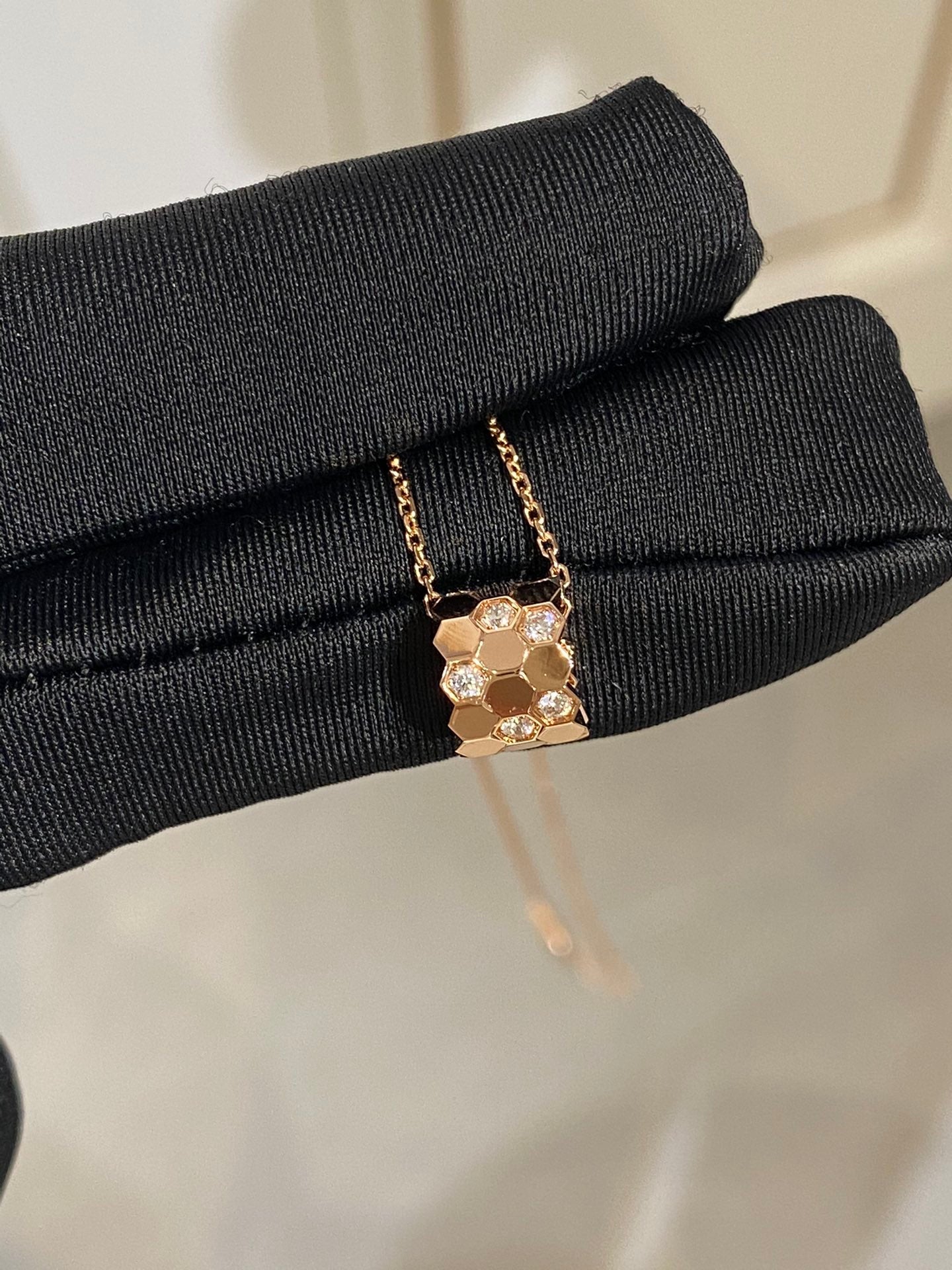 [LUXE]BEE LOVE DIAMOND NECKLACE