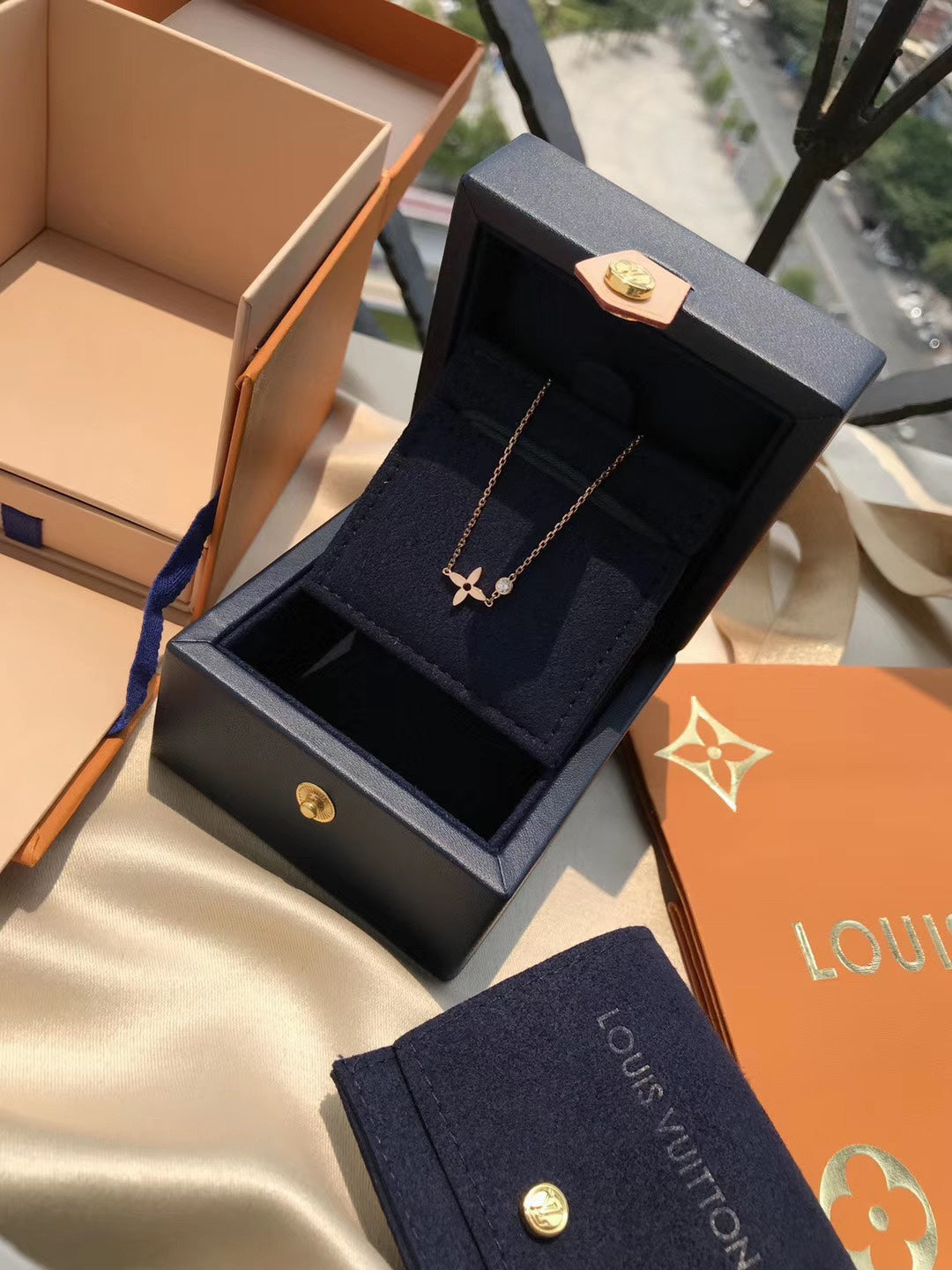 [LUXE]BLOSSOM PENDANT PINK GOLD AND DIAMOND