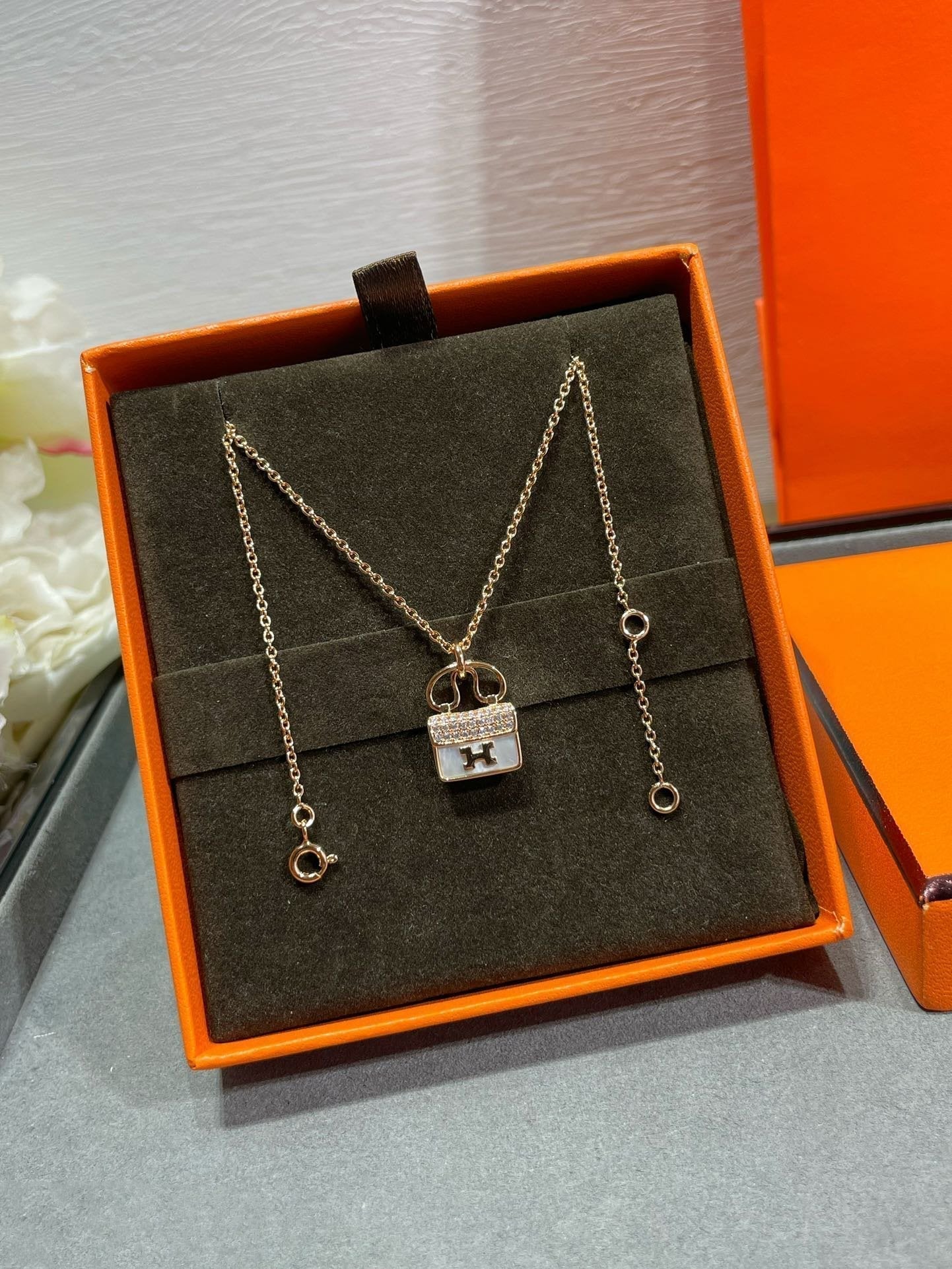 [LUXE]H CIRCE MOISSANITE PENDANT NECKLACE GOLD