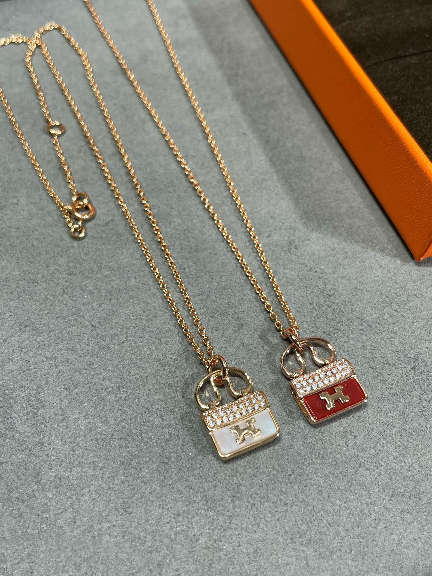 [LUXE]H CIRCE MOISSANITE PENDANT NECKLACE GOLD