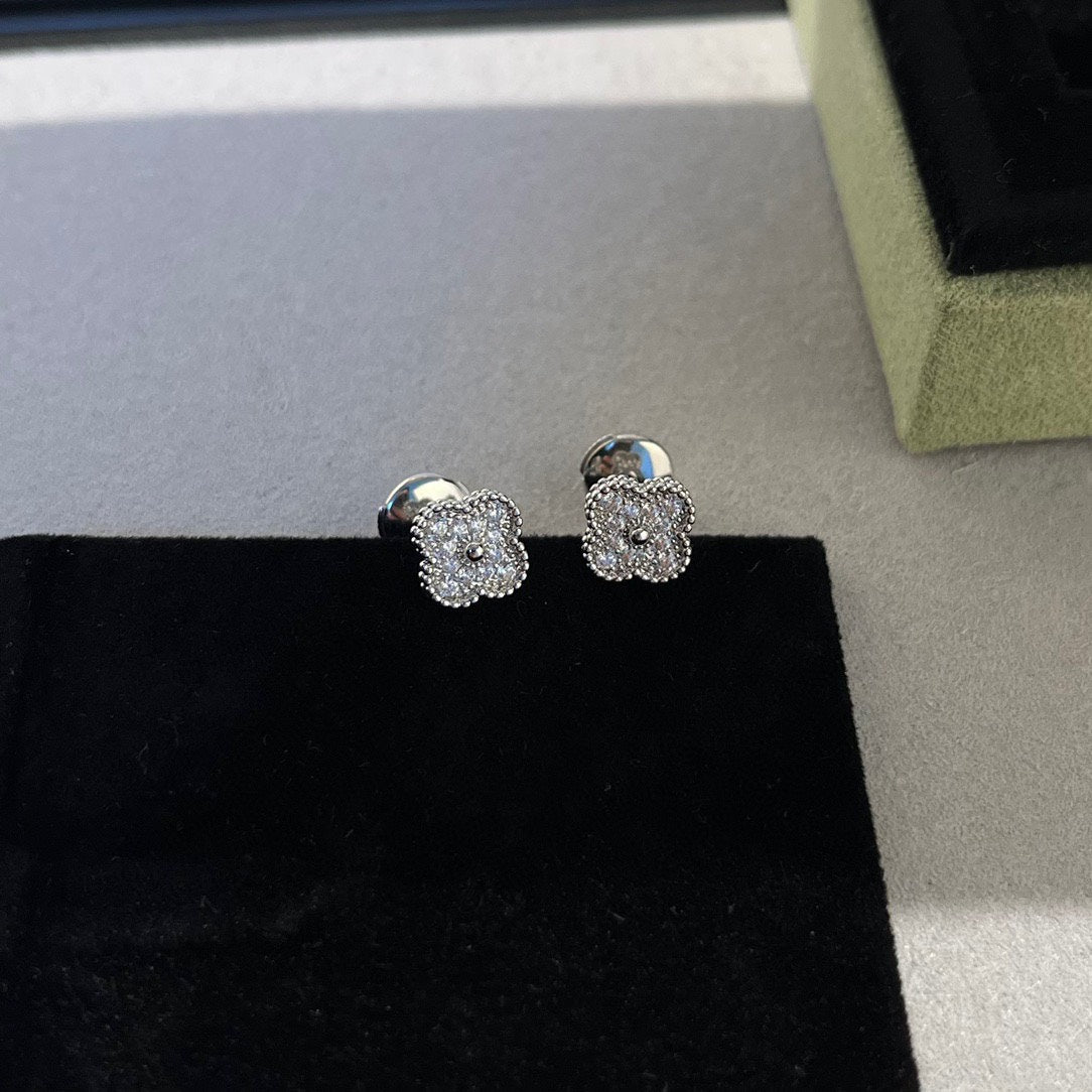 [LUXE] CLOVER MINI DIAMOND STUD EARRINGS