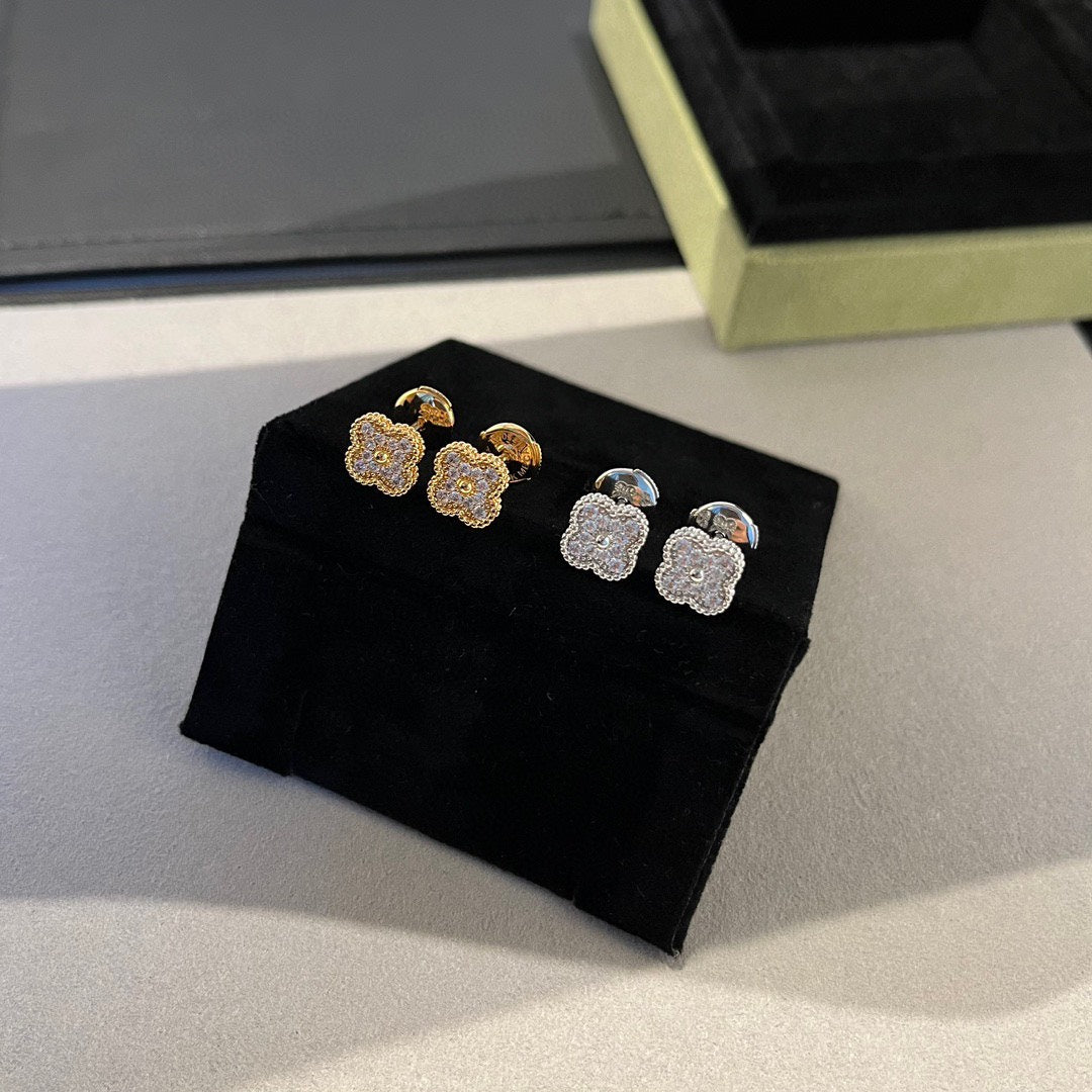 [LUXE] CLOVER MINI DIAMOND STUD EARRINGS